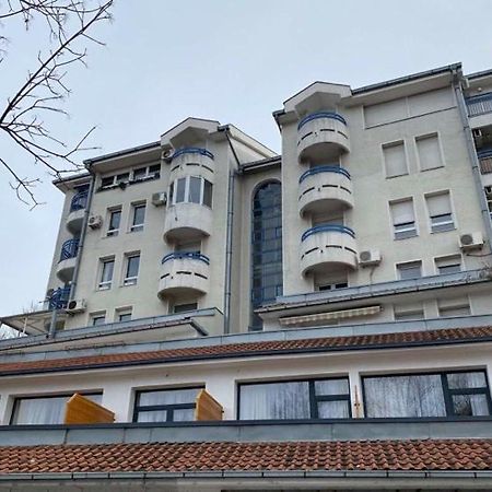 Super Seven Inn Belgrad Exteriör bild